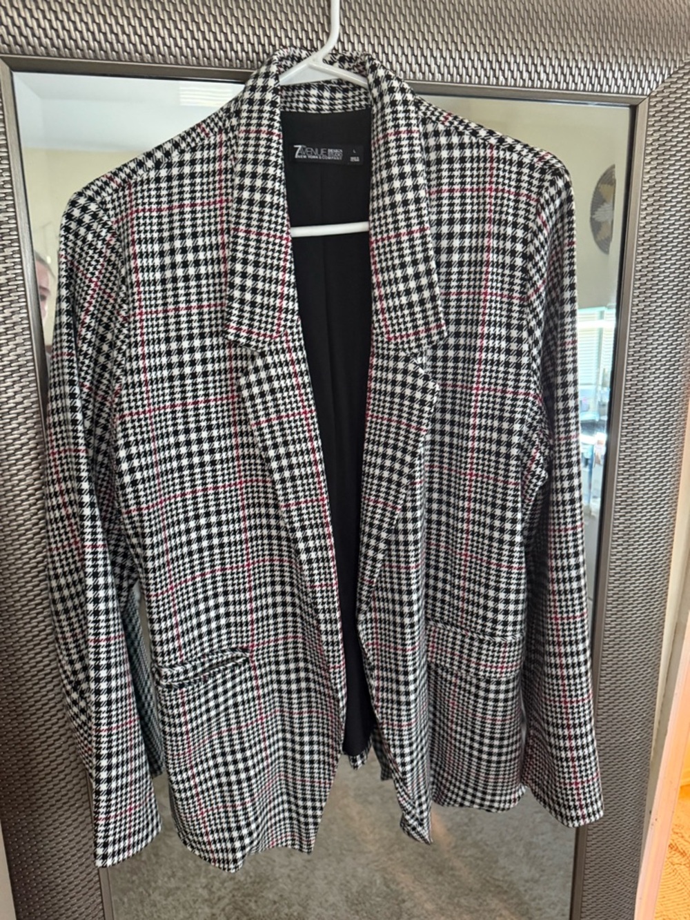 7th Ave design Studio NY & co black white and red houndstooth blazer